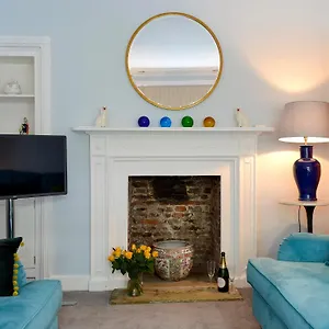 Oxtobys Upstairs Holiday home